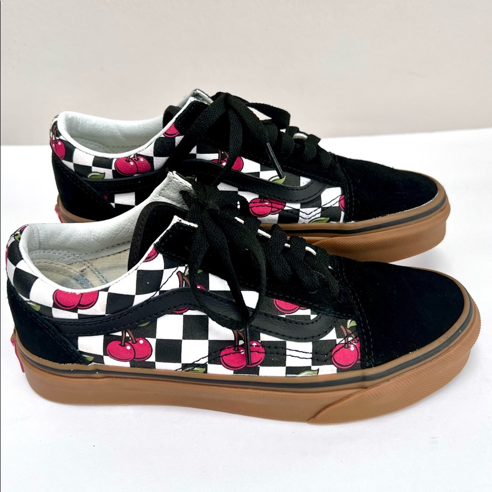 Womans Size 6.0 Checkered VANS Old Skool Slip Resitant Suede